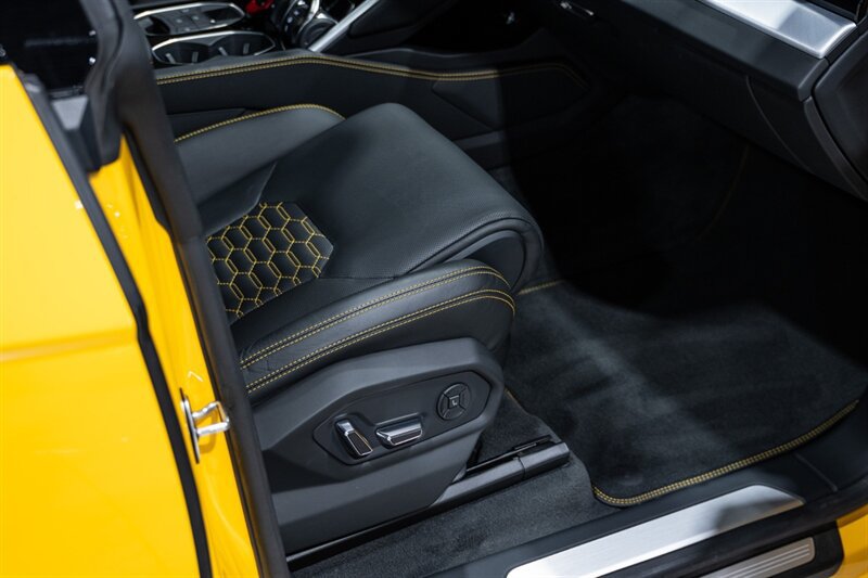 Used 2020 Lamborghini Urus AWD/4WD image 30