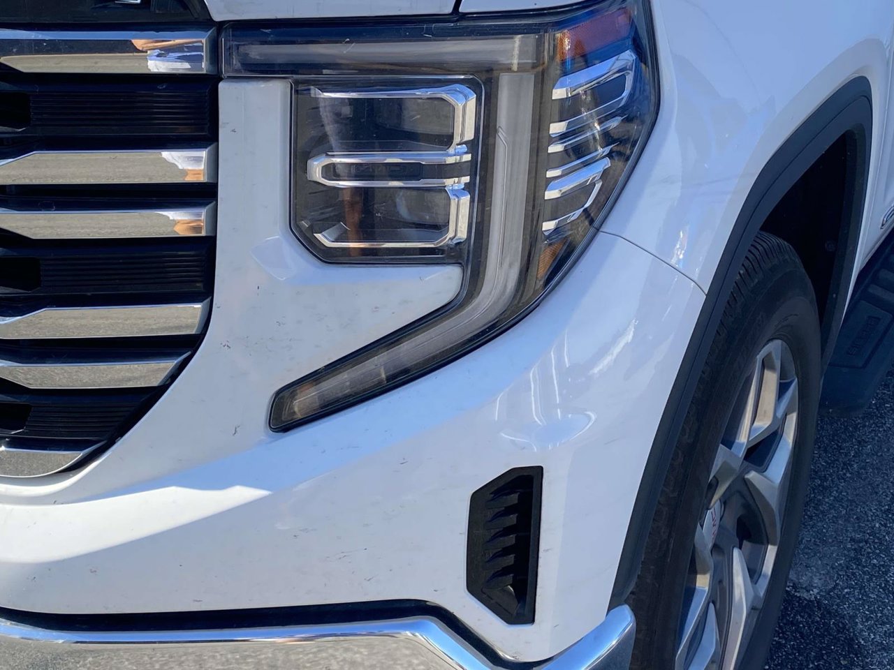 Used 2022 GMC Sierra 1500 SLT AWD/4WD image 4