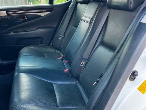 Used 2013 Lexus LS 460 w/ Comfort Pkg RWD image 12