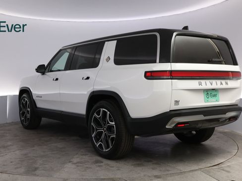 Used 2025 Rivian R1S Adventure AWD/4WD image 17