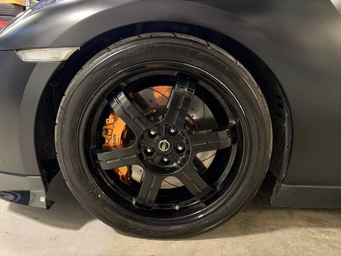 Used 2015 Nissan GT-R Black Edition image 12