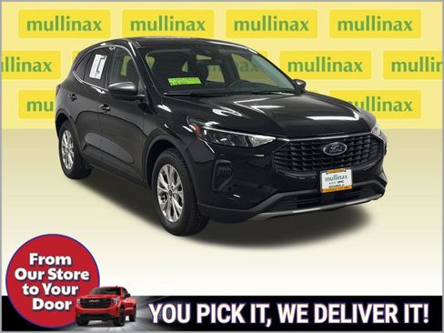 Used 2025 Ford Escape Active FWD image 2
