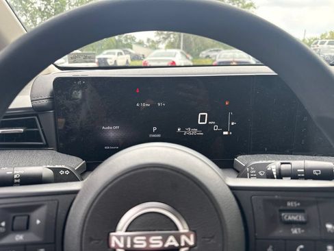 Used 2025 Nissan Kicks SV AWD/4WD image 6
