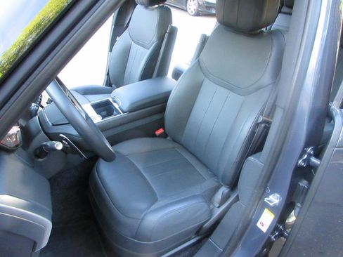 Used 2025 Land Rover Range Rover SE AWD/4WD image 9