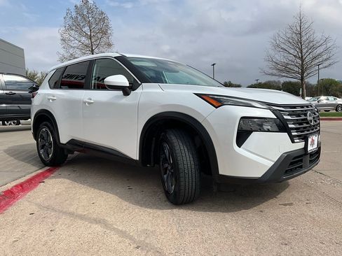 Used 2025 Nissan Rogue SV image 4