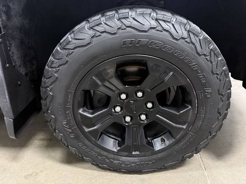 Used 2017 Chevrolet Silverado 1500 LTZ Z71 w/ LTZ Plus Package image 9