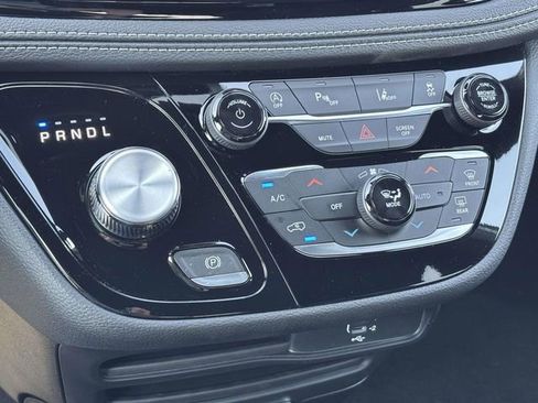 New 2026 Chrysler Pacifica Select image 25