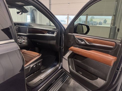 Used 2023 GMC Yukon Denali Ultimate AWD/4WD image 22