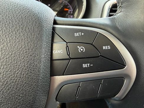 Used 2018 Jeep Grand Cherokee Limited image 24