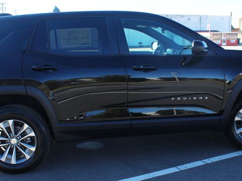 New 2026 Chevrolet Equinox LT image 9