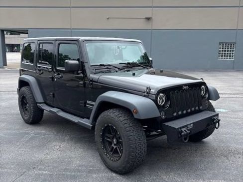 Used 2018 Jeep Wrangler Unlimited Sport S AWD/4WD image 2
