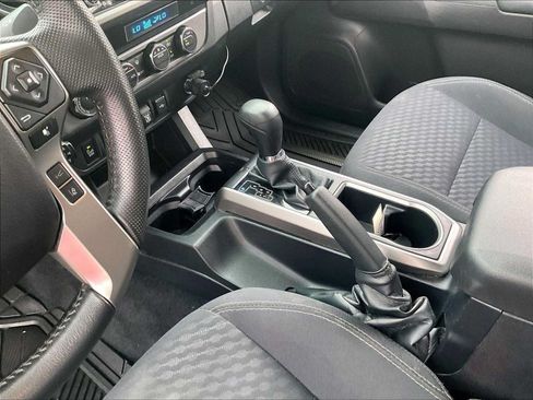 Used 2022 Toyota Tacoma SR5 w/ Trail Edition AWD/4WD image 19