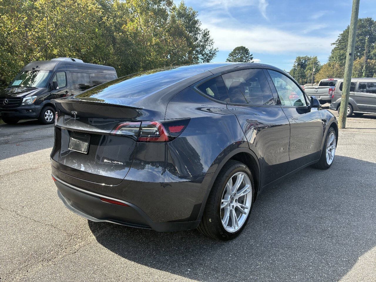 Used 2024 Tesla Model Y Long Range AWD/4WD image 8