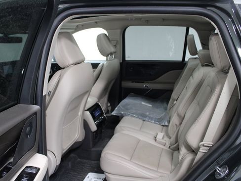 Used 2023 Lincoln Aviator Reserve w/ Equipment Group 201A image 19
