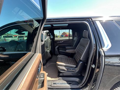 Used 2025 GMC Yukon XL Denali Ultimate w/ LPO, Floor Liner Package AWD/4WD image 14