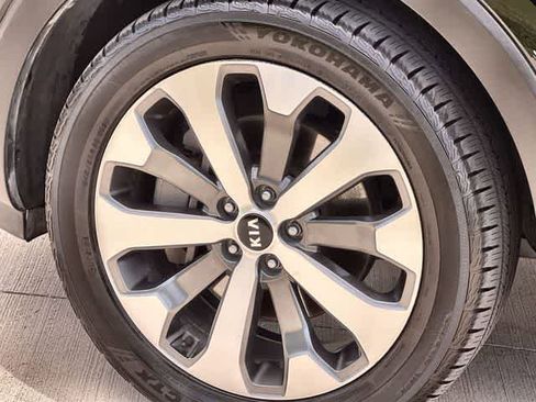 Used 2021 Kia Telluride S FWD image 9