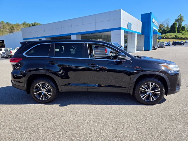 Used 2019 Toyota Highlander Plus AWD/4WD image 9