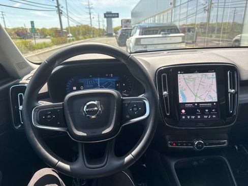 Certified 2025 Volvo XC40 B5 Plus AWD/4WD image 21