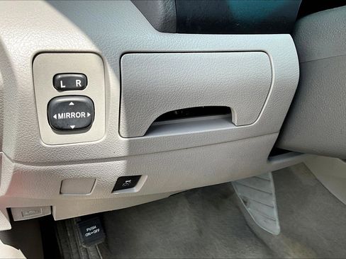 Used 2011 Toyota Camry LE FWD image 36