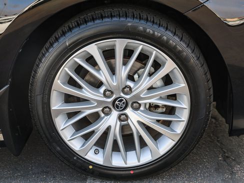 Certified 2019 Toyota Camry XLE FWD image 30