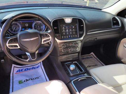 Used 2018 Chrysler 300 Touring RWD image 24