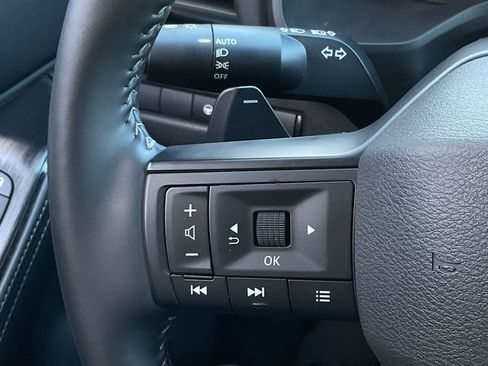 Certified 2025 Nissan Rogue SV image 23