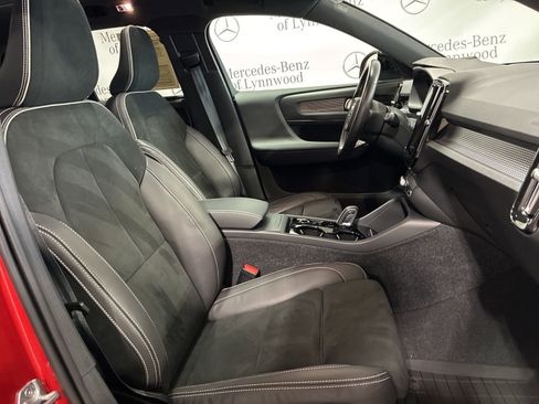 Used 2021 Volvo XC40 T5 R-Design w/ Advanced Package image 18