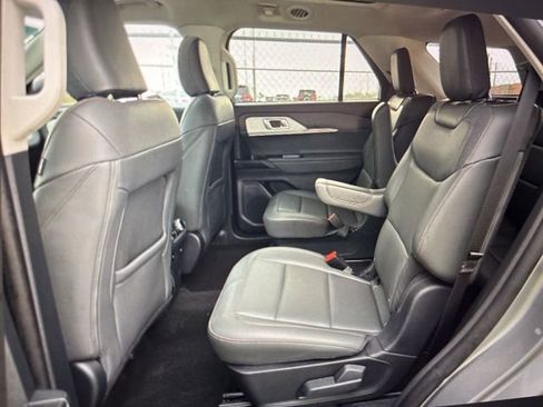 Used 2025 Ford Explorer Active w/ Active Comfort Package AWD/4WD image 7