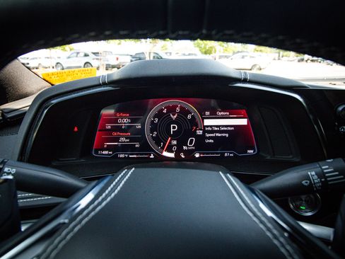 Used 2025 Chevrolet Corvette Stingray Coupe w/ Body-Colour Dual Roof Package RWD image 21