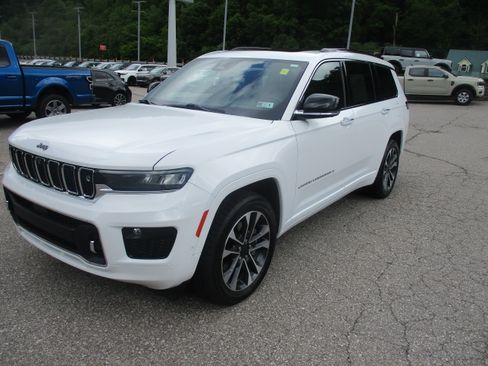 Used 2022 Jeep Grand Cherokee L Overland w/ Advanced Protech Group III AWD/4WD image 8