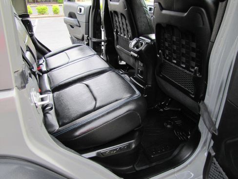 Used 2022 Jeep Wrangler Unlimited Rubicon 4xe w/ Cold Weather Group AWD/4WD image 23