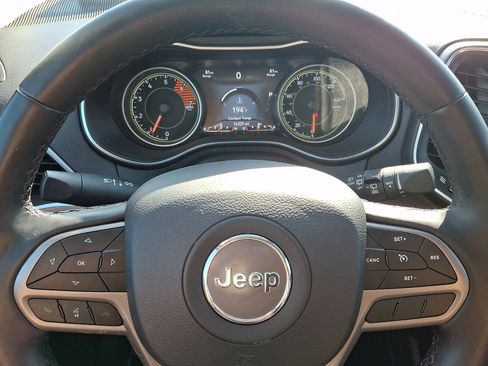 Used 2021 Jeep Cherokee Latitude Lux w/ Comfort/Convenience Group AWD/4WD image 18