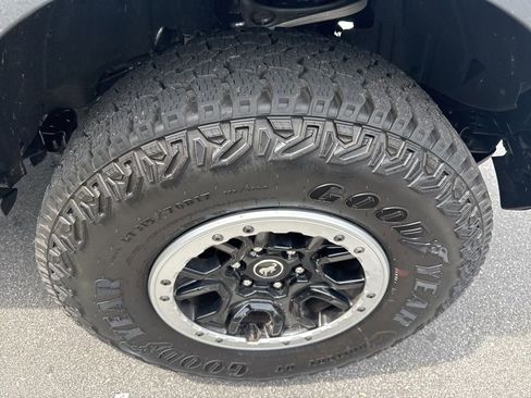 Used 2025 Ford Bronco Badlands w/ Sasquatch Package AWD/4WD image 6