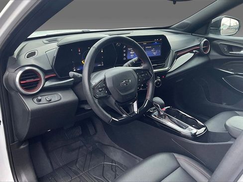 Used 2024 Chevrolet Trax RS w/ Driver Confidence Package image 7