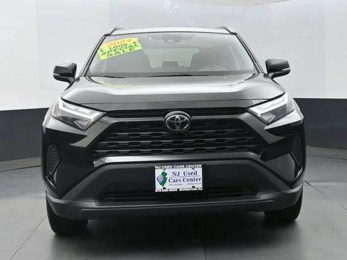 Used 2024 Toyota RAV4 XLE FWD image 3