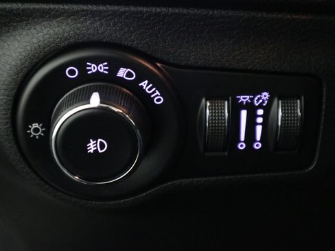 Used 2018 Jeep Compass Latitude w/ Popular Equipment Group AWD/4WD image 33