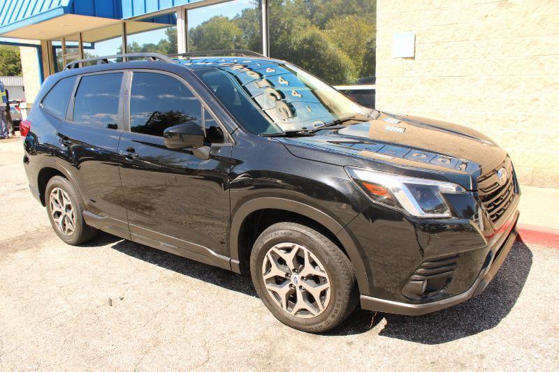 Used 2022 Subaru Forester Premium AWD/4WD image 3