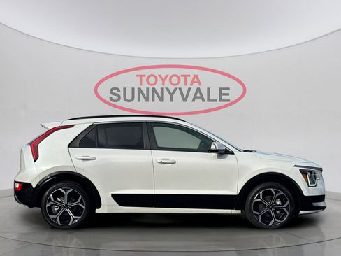Used 2023 Kia Niro EX Touring image 9