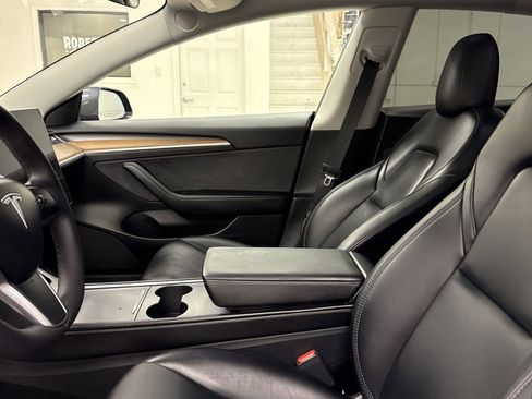 Used 2023 Tesla Model 3 Standard Range image 4