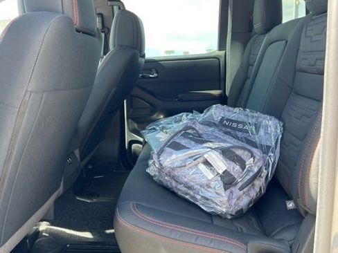 Used 2025 Nissan Frontier PRO-4X image 10