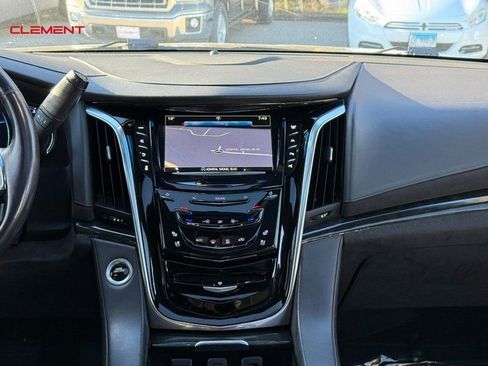 Used 2019 Cadillac Escalade ESV Platinum image 22