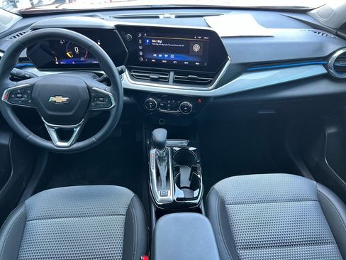 Used 2025 Chevrolet Trax LT w/ Driver Confidence Package image 11