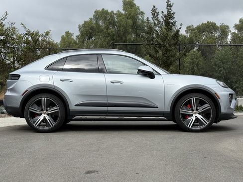 Used 2025 Porsche Macan 4S Electric image 8
