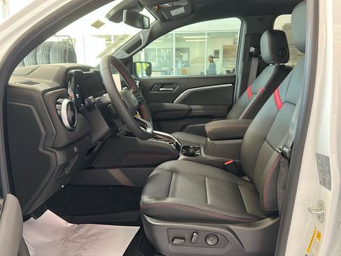 New 2025 Chevrolet Colorado Z71 w/ Z71 Convenience Package 2 image 5