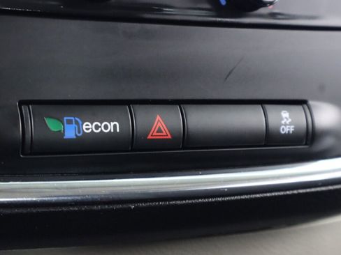 Used 2019 Dodge Grand Caravan SE w/ UConnect Hands-Free Group image 21