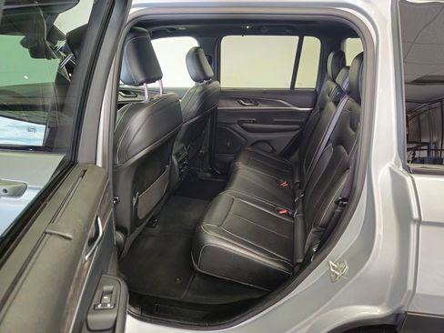 Used 2024 Jeep Grand Cherokee Limited w/ Luxury Tech Group II AWD/4WD image 6