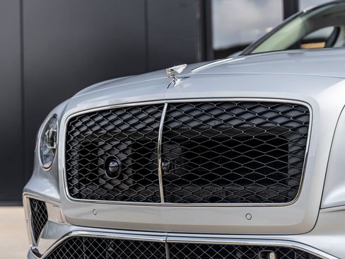 Used 2026 Bentley Flying Spur Plug-In Hybrid AWD/4WD image 17