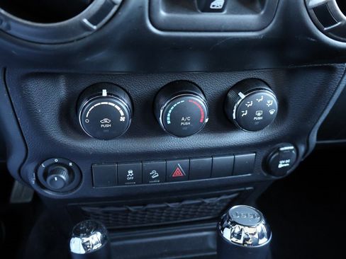 Used 2018 Jeep Wrangler Unlimited Sport S image 21