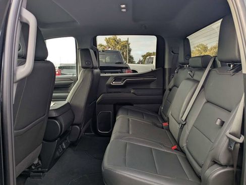 Used 2025 GMC Sierra 1500 SLT AWD/4WD image 13