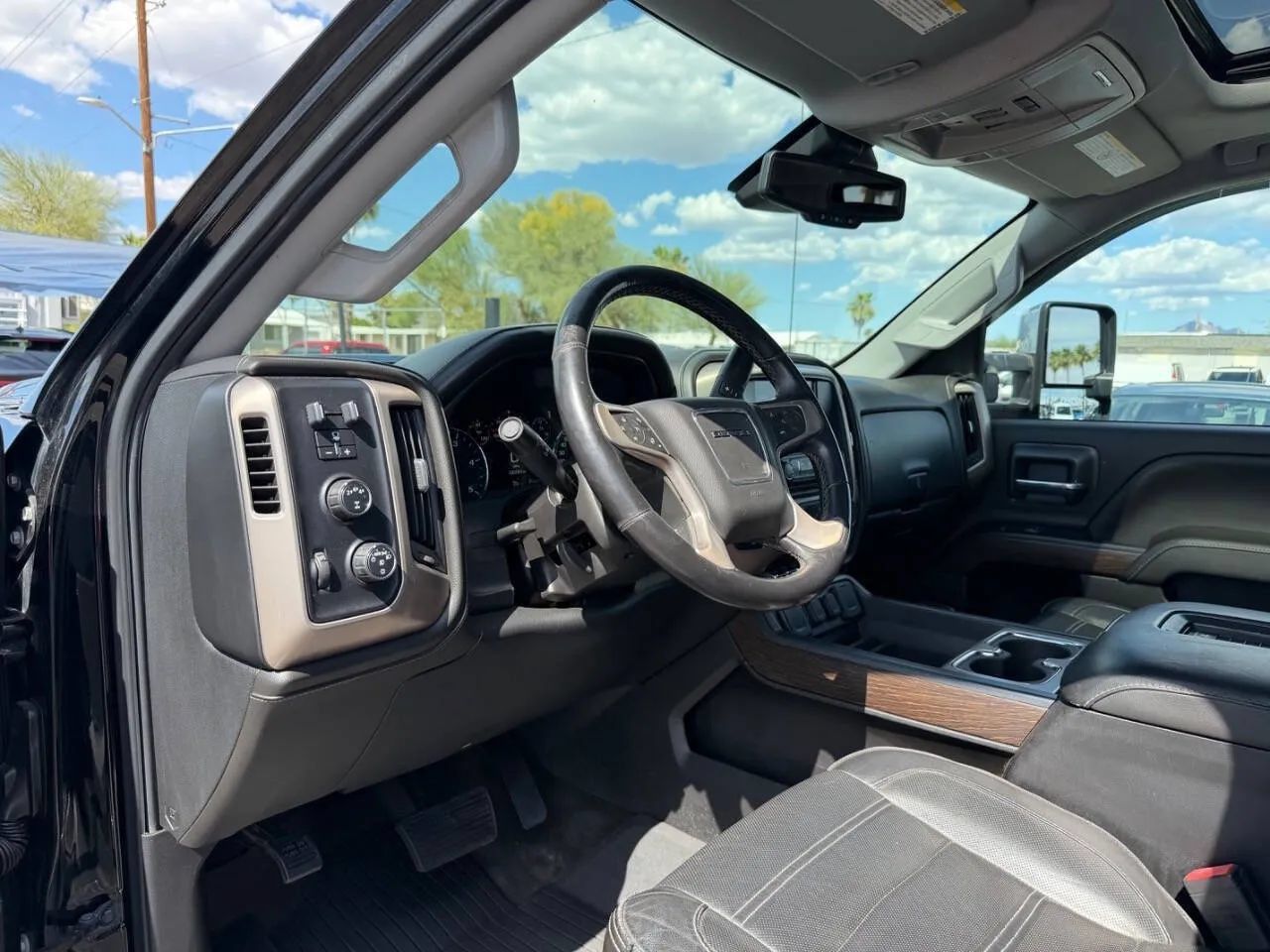 Used 2017 GMC Sierra 2500 Denali w/ Duramax Plus Package AWD/4WD image 20